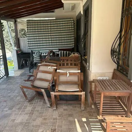 2 Minute Walk To Seaside Hotel Kusadasi